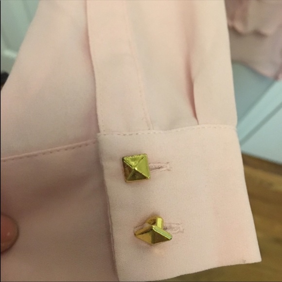 Forever 21 Peach Blouse with Gold Studs - size M - Picture 5 of 5